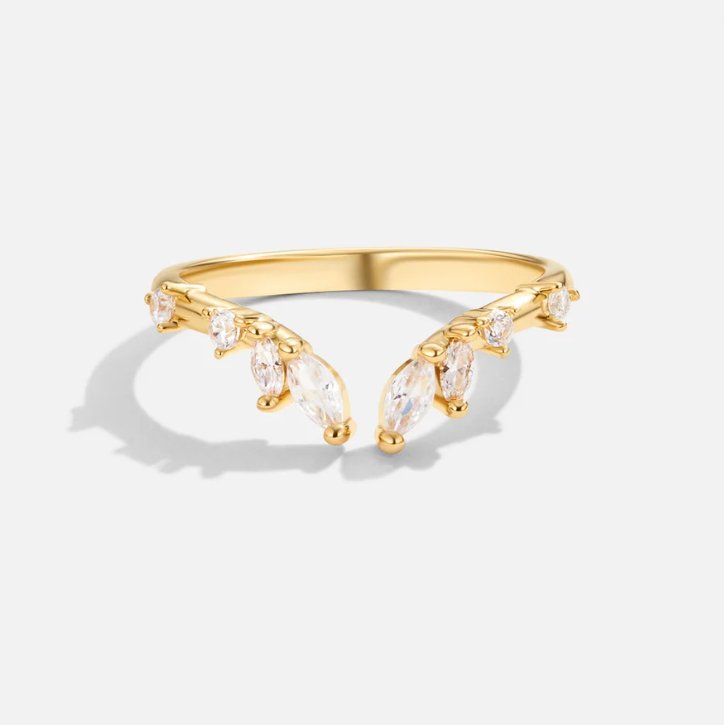 Soft shine gold ring with crystal