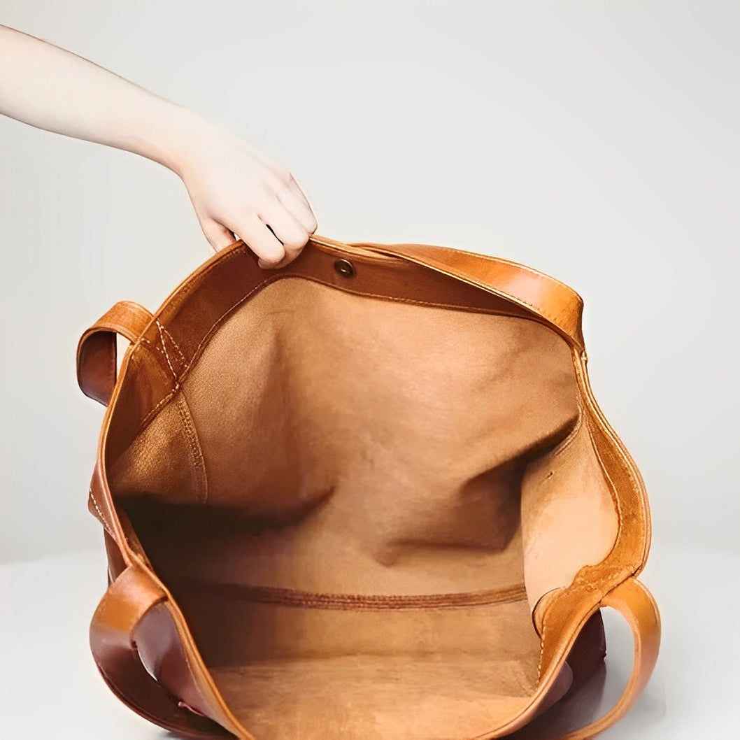 Luxury Leather Shoulder Bag for Elegant Occasions