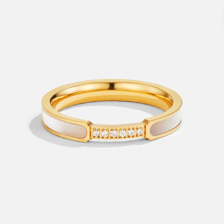 Harmonious pearl ring with subtle crystals