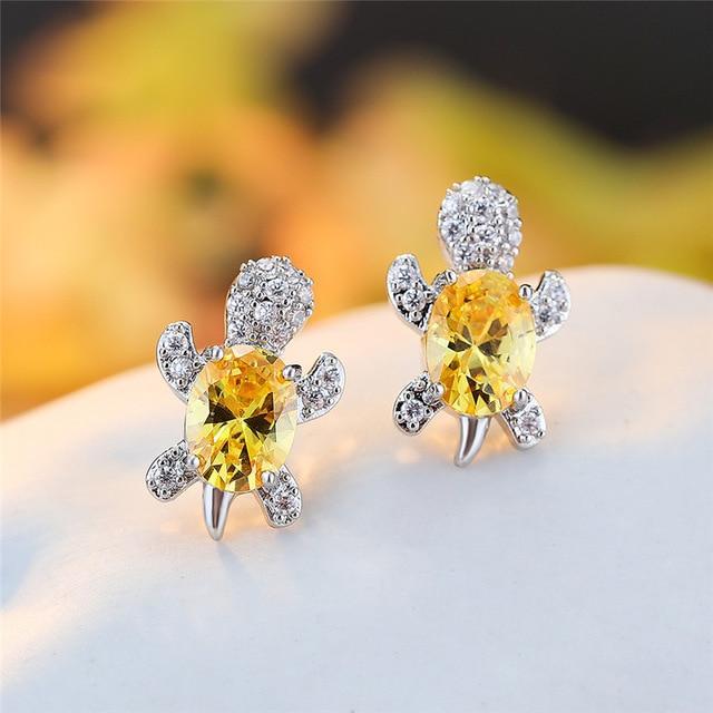 Elegant silver earrings with cubic zirconia and seaweed design