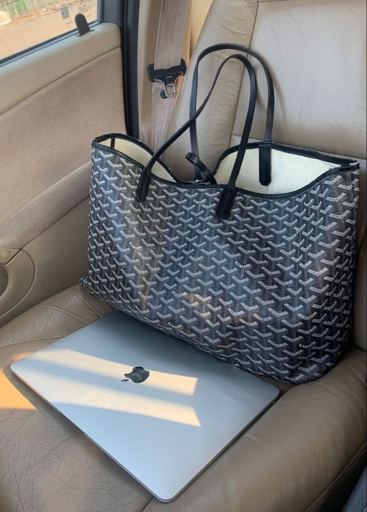 Elegant Women's Bag – Large and Versatile