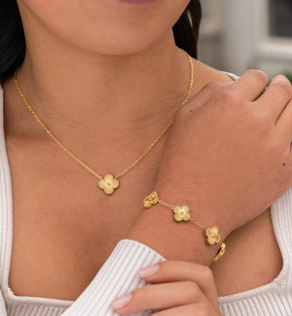 Clover Accessory Set in Elegant Style