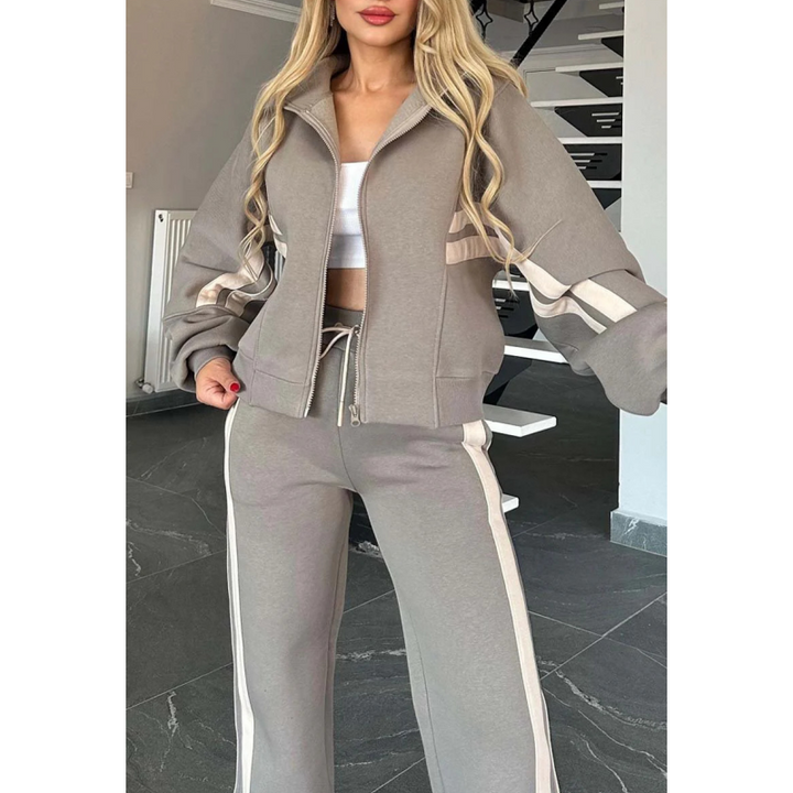 Women's leisure set with zip-up jacket and wide-leg trousers with contrast stripes