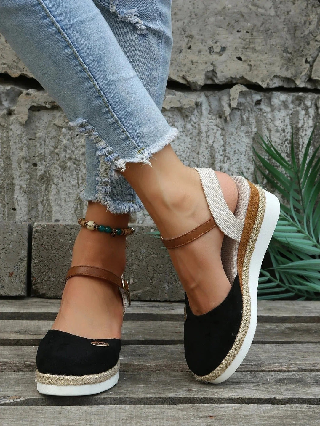Orthopedic trendy sandals