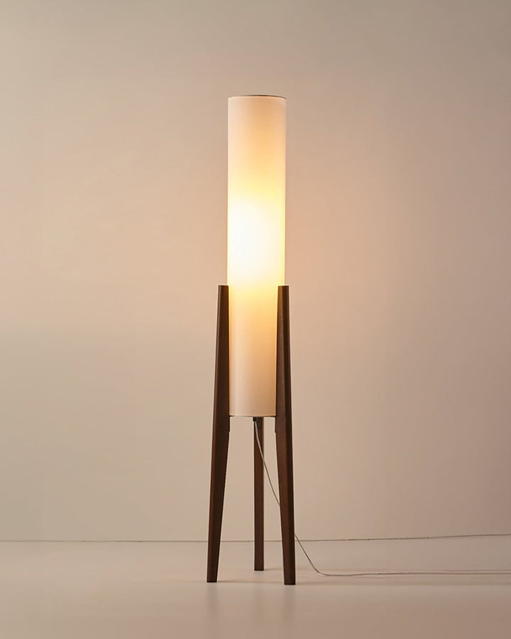 Stehlampe aus Walnussholz - Leuchtende Kunst für Jedes Interieur