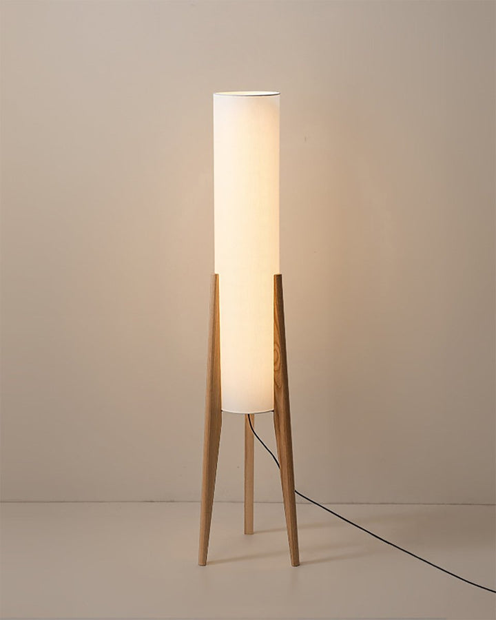 Stehlampe aus Walnussholz - Leuchtende Kunst für Jedes Interieur